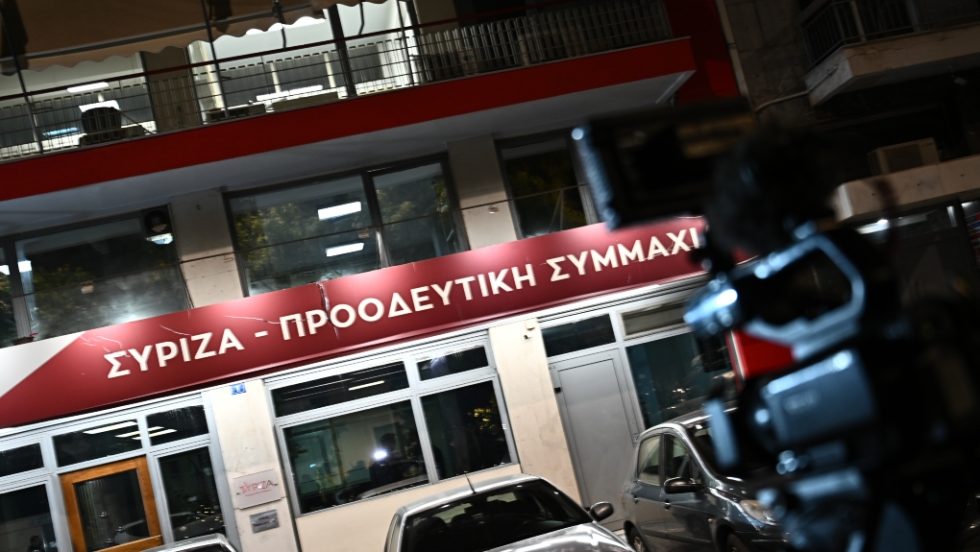 Πυρά ΣΥΡΙΖΑ μετά τη συνάντηση Μητσοτάκη - Μακρόν: «Είμαστε κάθετα αντίθετοι στην πυρηνική ομπρέλα»